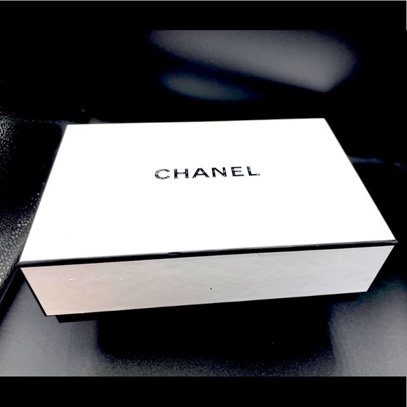 Chanel Empty Box with Paper - Picture 2 of 3